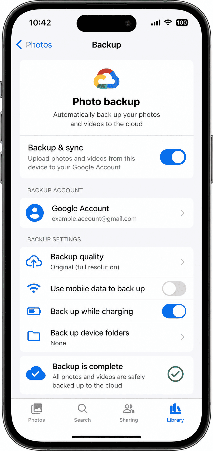 Smartphone settings showing automatic photo backup enabled.
